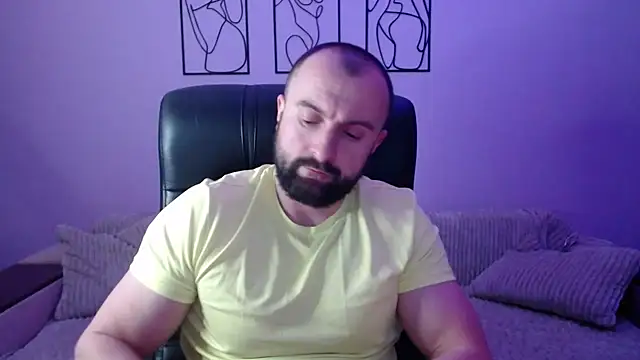 brindlefly6969 online show from February 2026 12:37:02 PM