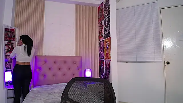 isabella smith  online show from November 2025 08:09:02 PM