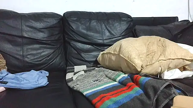 Snapshot of Youns98 chatting on October 2025 08:51:01 PM Youns98 online show from October 2025 08:51:01 PM