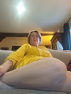 Snapshot of lady_charlyne chatting on May 2026 06:16:02 PM lady charlyne online show from May 2026 06:16:02 PM