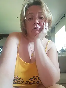 Snapshot of lady_charlyne chatting on May 2026 07:16:02 AM lady charlyne online show from May 2026 07:16:02 AM