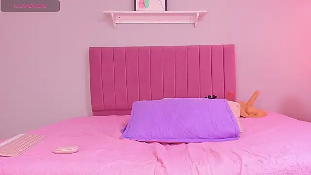 alexa pariss online show from November 2025 02:28:02 PM