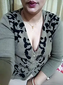 Snapshot of Priya_Boudi chatting on December 2024 10:20:01 PM Priya Boudi online show from December 2024 10:20:01 PM