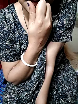 Snapshot of Priya_Boudi chatting on February 2025 07:37:02 PM Priya Boudi online show from February 2025 07:37:02 PM