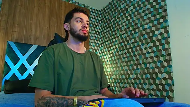 Snapshot of Michael_magno chatting on October 2025 08:25:01 PM Michael magno online show from October 2025 08:25:01 PM