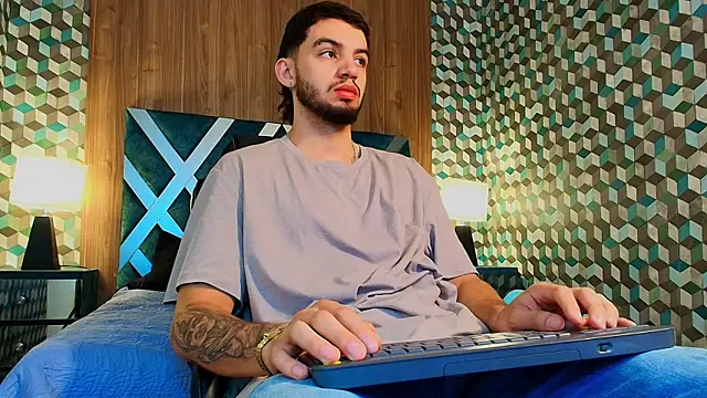 Snapshot of Michael_magno chatting on November 2025 05:12:01 PM Michael magno online show from November 2025 05:12:01 PM