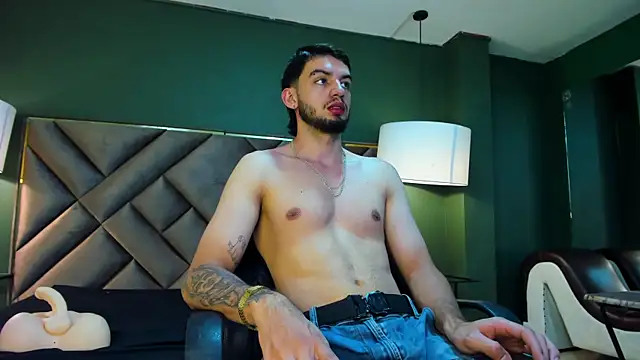 Snapshot of Michael_magno chatting on November 2025 09:46:01 PM Michael magno online show from November 2025 09:46:01 PM