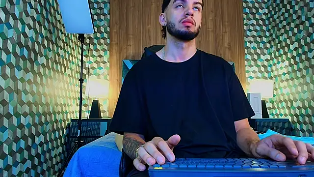 Snapshot of Michael_magno chatting on November 2025 11:09:01 AM Michael magno online show from November 2025 11:09:01 AM