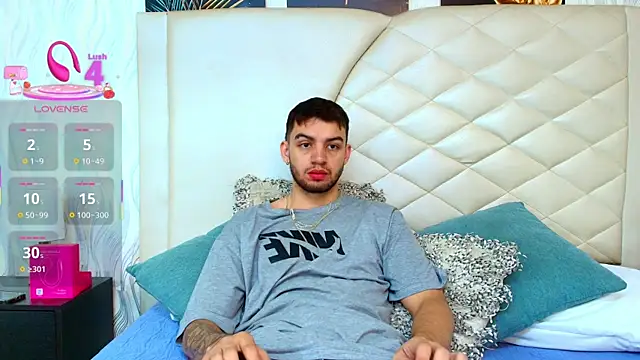 Snapshot of Michael_magno chatting on November 2025 07:07:02 PM Michael magno online show from November 2025 07:07:02 PM