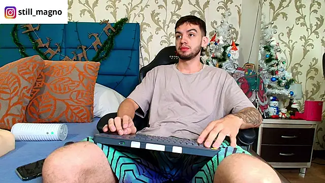 Snapshot of Michael_magno chatting on December 2025 12:25:01 PM Michael magno online show from December 2025 12:25:01 PM