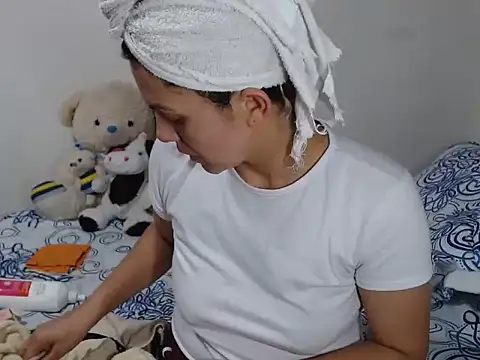 Snapshot of Chantal_hott chatting on December 2024 08:51:01 PM Chantal hott online show from December 2024 08:51:01 PM