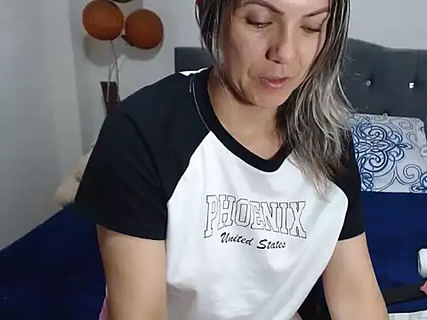 Snapshot of Chantal_hott chatting on December 2024 03:04:02 AM Chantal hott online show from December 2024 03:04:02 AM