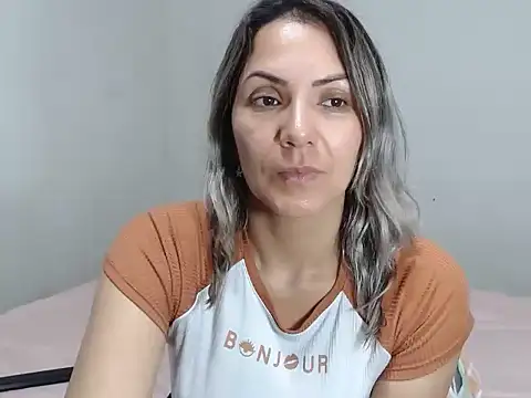 Snapshot of Chantal_hott chatting on January 2025 02:27:02 AM Chantal hott online show from January 2025 02:27:02 AM