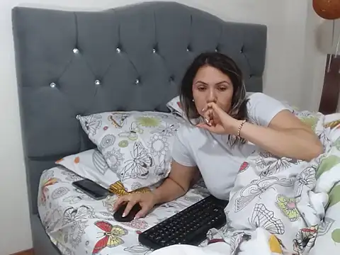 Snapshot of Chantal_hott chatting on March 2025 04:38:01 AM Chantal hott online show from March 2025 04:38:01 AM