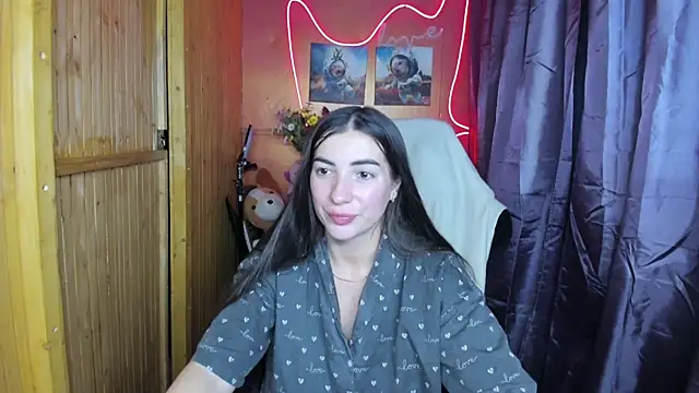 Snapshot of Fiery_Brunette_ chatting on December 2024 09:00:02 PM Fiery Brunette  online show from December 2024 09:00:02 PM