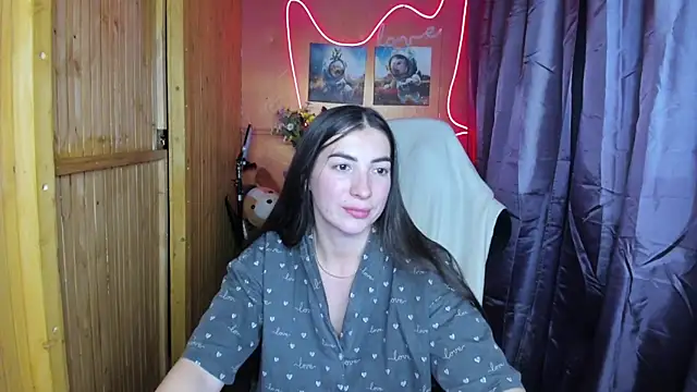 Snapshot of Fiery_Brunette_ chatting on December 2024 06:01:02 PM Fiery Brunette  online show from December 2024 06:01:02 PM