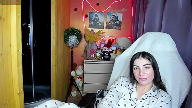 Snapshot of Fiery_Brunette_ chatting on December 2025 03:30:01 PM Fiery Brunette online show from December 2025 03:30:01 PM