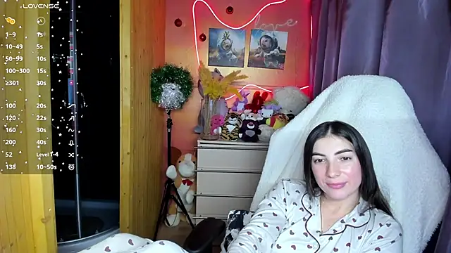 Snapshot of Fiery_Brunette_ chatting on December 2025 06:37:02 PM Fiery Brunette online show from December 2025 06:37:02 PM