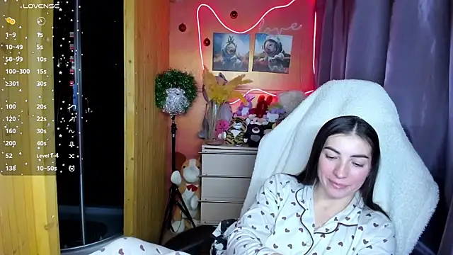 Snapshot of Fiery_Brunette_ chatting on December 2025 01:52:02 PM Fiery Brunette online show from December 2025 01:52:02 PM