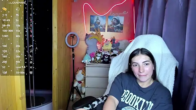 Fiery Brunette  online show from March 2026 04:00:01 PM