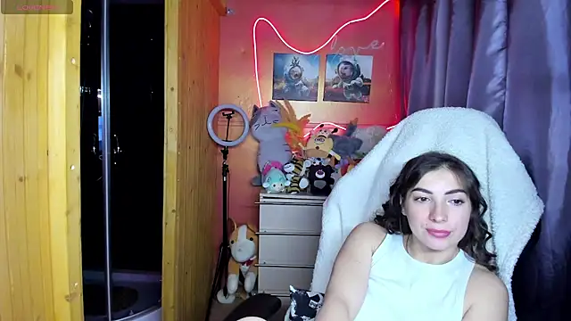 Fiery Brunette  online show from May 2026 04:29:01 AM