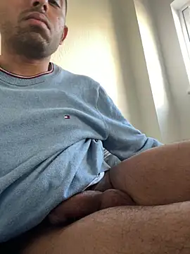 Snapshot of rhuh3991 chatting on February 2025 02:21:01 PM rhuh3991 online show from February 2025 02:21:01 PM