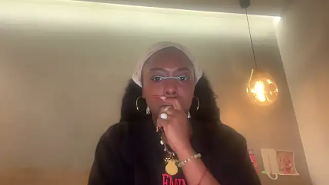 Snapshot of ChocolateCakeQueen chatting on May 2026 03:55:02 AM ChocolateCakeQueen online show from May 2026 03:55:02 AM