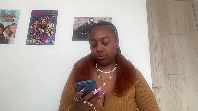 Snapshot of ChocolateCakeQueen chatting on May 2026 02:13:02 PM ChocolateCakeQueen online show from May 2026 02:13:02 PM