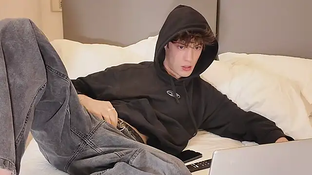 twinkyjd  online show from April 2026 04:12:01 PM