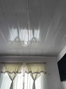 hannahb-e online show from December 2025 05:22:02 PM