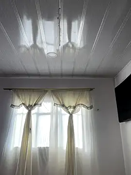 hannahb-e online show from December 2025 01:09:02 PM