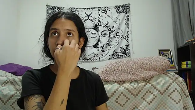 Snapshot of AlinaWoolf_ chatting on December 2024 02:47:02 AM AlinaWoolf  online show from December 2024 02:47:02 AM