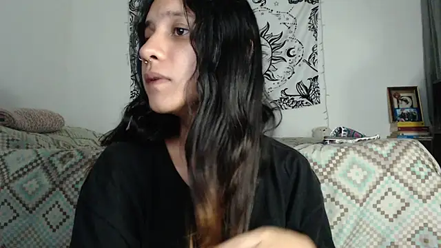 Snapshot of AlinaWoolf_ chatting on December 2024 02:33:01 AM AlinaWoolf  online show from December 2024 02:33:01 AM