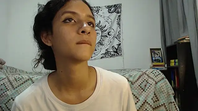 Snapshot of AlinaWoolf_ chatting on February 2025 01:58:01 AM AlinaWoolf  online show from February 2025 01:58:01 AM