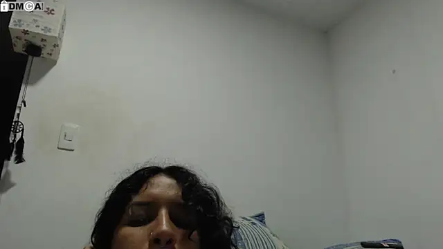 Snapshot of AlinaWoolf_ chatting on February 2026 12:07:01 AM AlinaWoolf online show from February 2026 12:07:01 AM