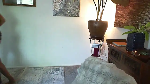 Snapshot of CeceilaMoon chatting on June 2026 04:44:01 PM CeceilaMoon online show from June 2026 04:44:01 PM
