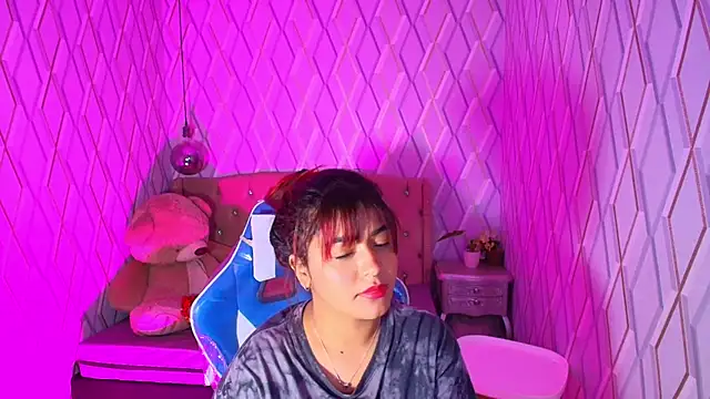 NicolleTaylor online show from February 2026 04:13:01 AM