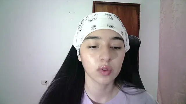 Snapshot of aineangeel chatting on October 2025 12:06:01 AM aineangeel online show from October 2025 12:06:01 AM