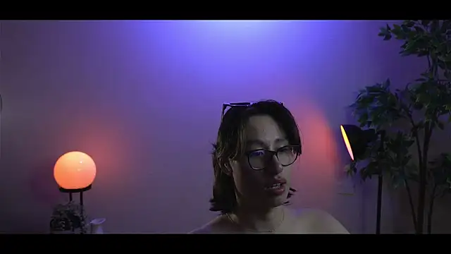 Snapshot of SrLuis18 chatting on February 2025 04:44:02 AM SrLuis18 online show from February 2025 04:44:02 AM