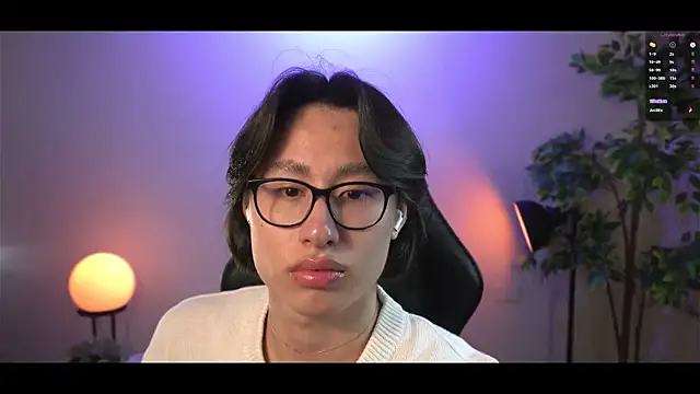 Snapshot of SrLuis18 chatting on March 2025 11:04:02 PM SrLuis18 online show from March 2025 11:04:02 PM