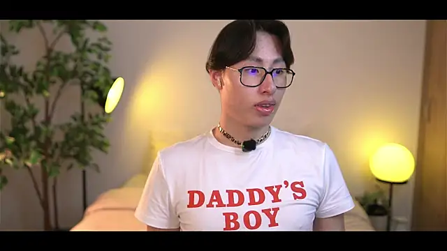 Snapshot of SrLuis18 chatting on September 2025 11:15:02 PM SrLuis18 online show from September 2025 11:15:02 PM