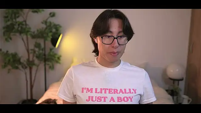 Snapshot of SrLuis18 chatting on November 2025 04:23:02 AM SrLuis18 online show from November 2025 04:23:02 AM