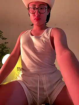 Snapshot of SrLuis18 chatting on November 2025 03:06:02 AM SrLuis18 online show from November 2025 03:06:02 AM