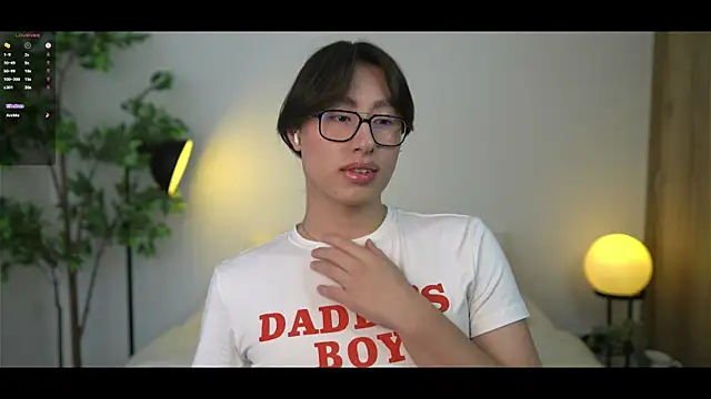 Snapshot of SrLuis18 chatting on November 2025 06:21:01 PM SrLuis18 online show from November 2025 06:21:01 PM