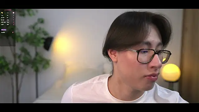 Snapshot of SrLuis18 chatting on December 2025 09:53:01 PM SrLuis18 online show from December 2025 09:53:01 PM