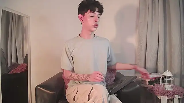 lyamthommpson online show from February 2025 04:36:01 AM