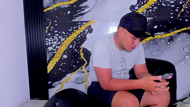 Snapshot of sweethot___ chatting on September 2025 01:38:01 PM sweethot online show from September 2025 01:38:01 PM