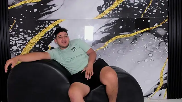 Snapshot of sweethot___ chatting on October 2025 01:42:01 PM sweethot online show from October 2025 01:42:01 PM