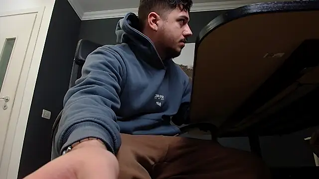 Snapshot of JoshKnights chatting on February 2025 05:40:02 AM JoshKnights online show from February 2025 05:40:02 AM