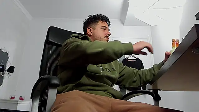 Snapshot of JoshKnights chatting on February 2025 05:58:02 AM JoshKnights online show from February 2025 05:58:02 AM